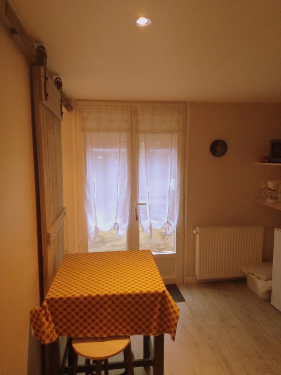 Dining area, internet