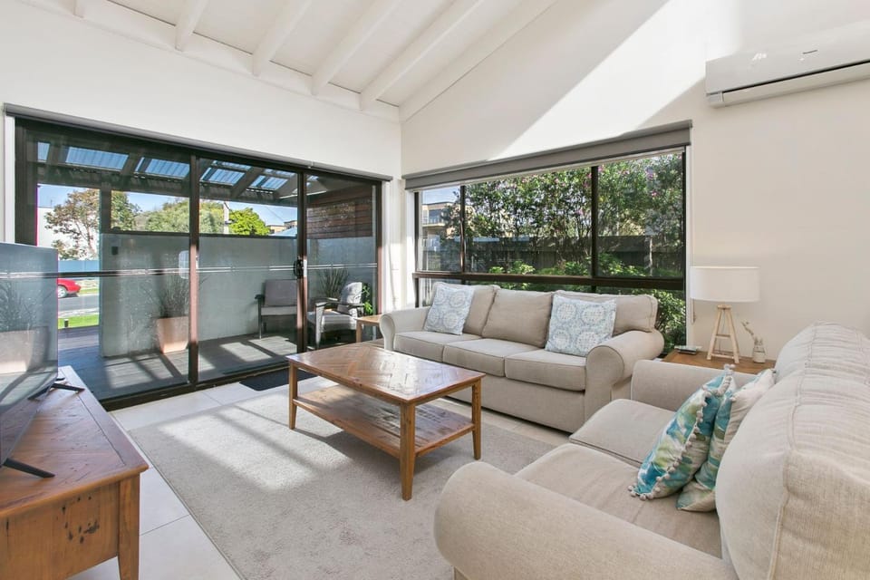 Beachside Villa Apartment in Apollo Bay