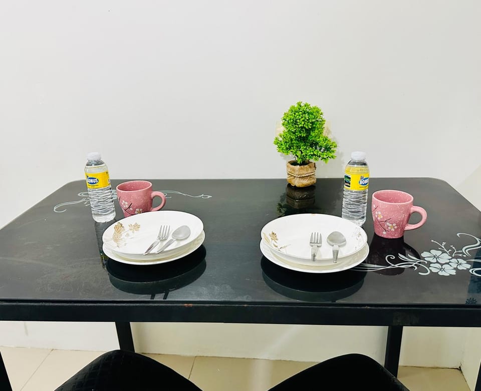Coffee/tea facilities, Dining area