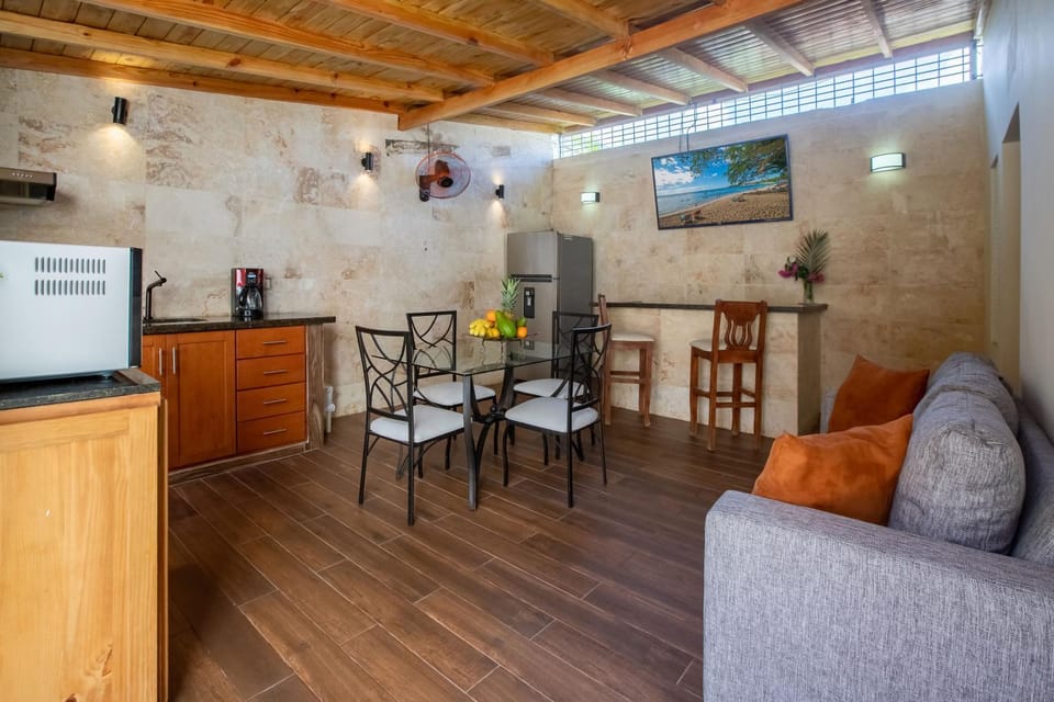 Restaurant/places to eat, Communal lounge/ TV room, TV and multimedia, Living room, kitchen