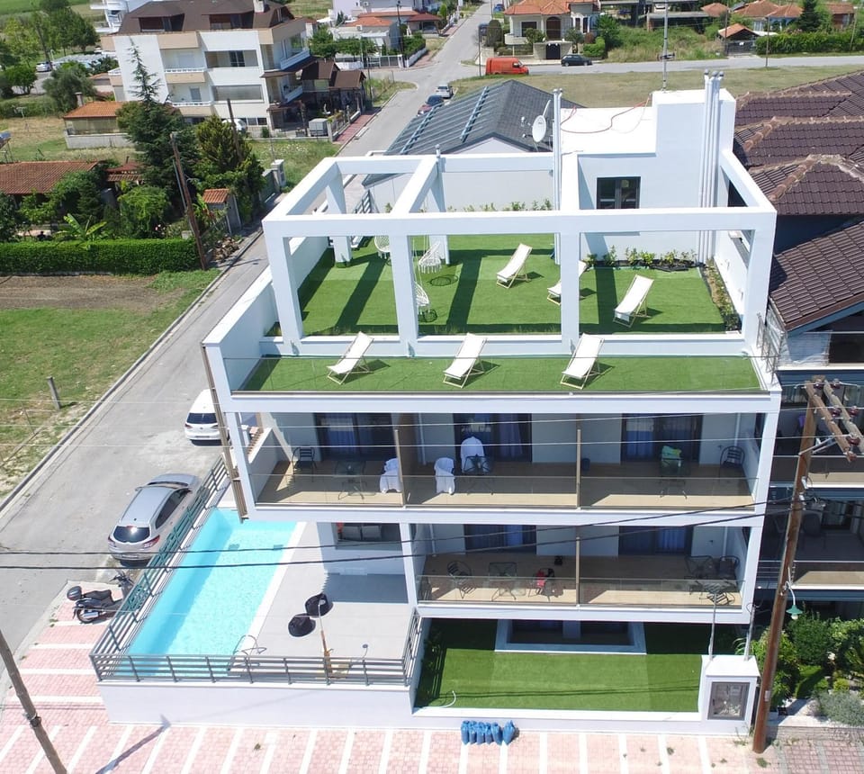 Property building, Patio, Day, Garden