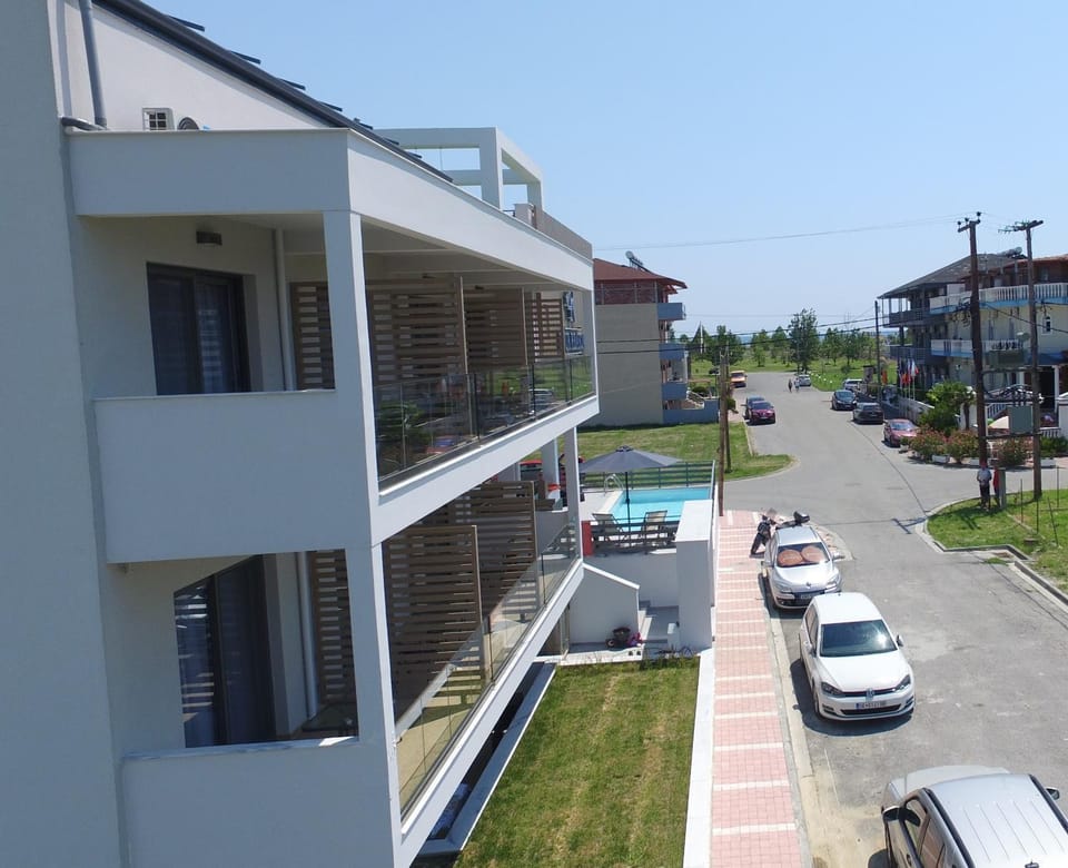 Property building, Neighbourhood, Location