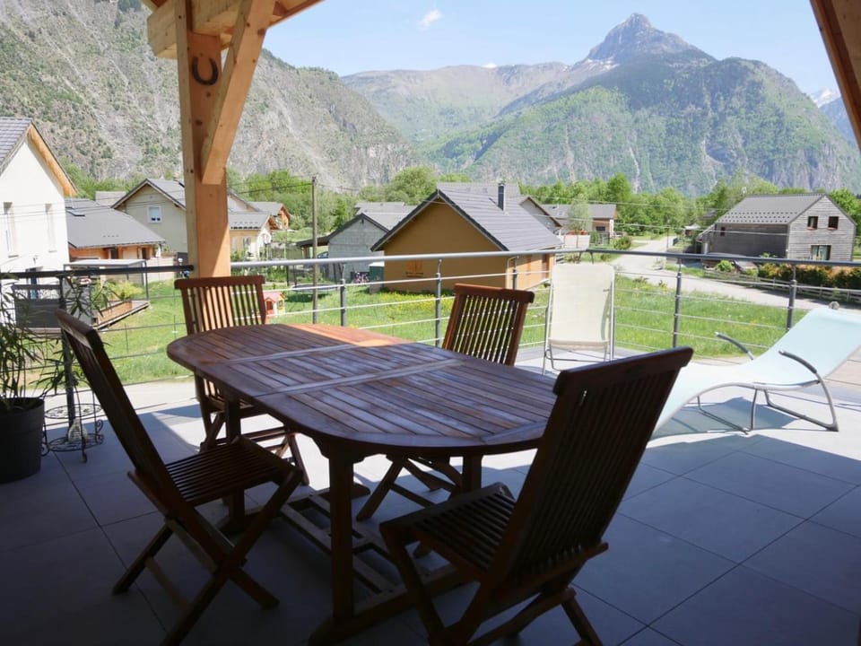 Patio, Mountain view