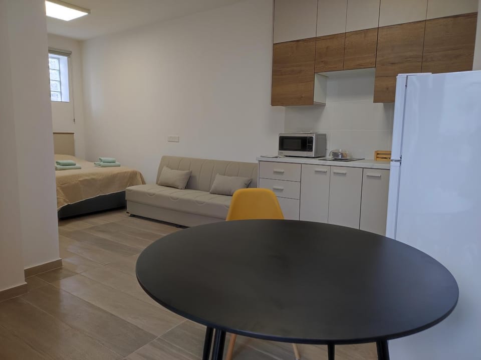 Bed, Kitchen or kitchenette, Seating area