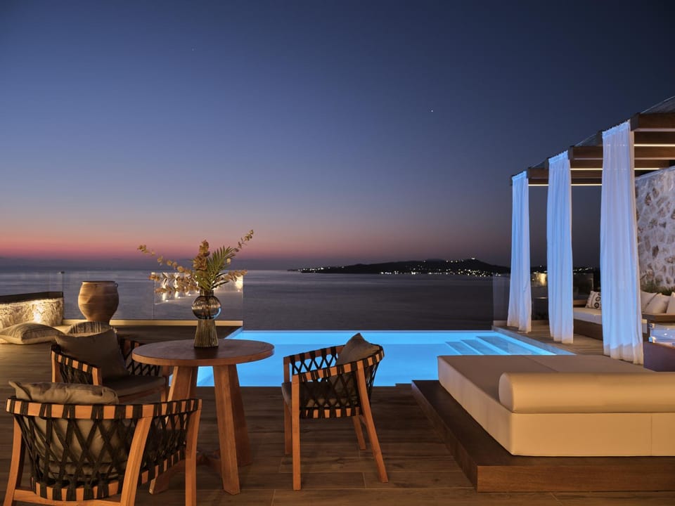 Patio, Bed, Night, Natural landscape, Hot Tub, View (from property/room), Balcony/Terrace, Seating area, Pool view, Sea view, Swimming pool, Sunrise, Sunset, flat iron, sunbed