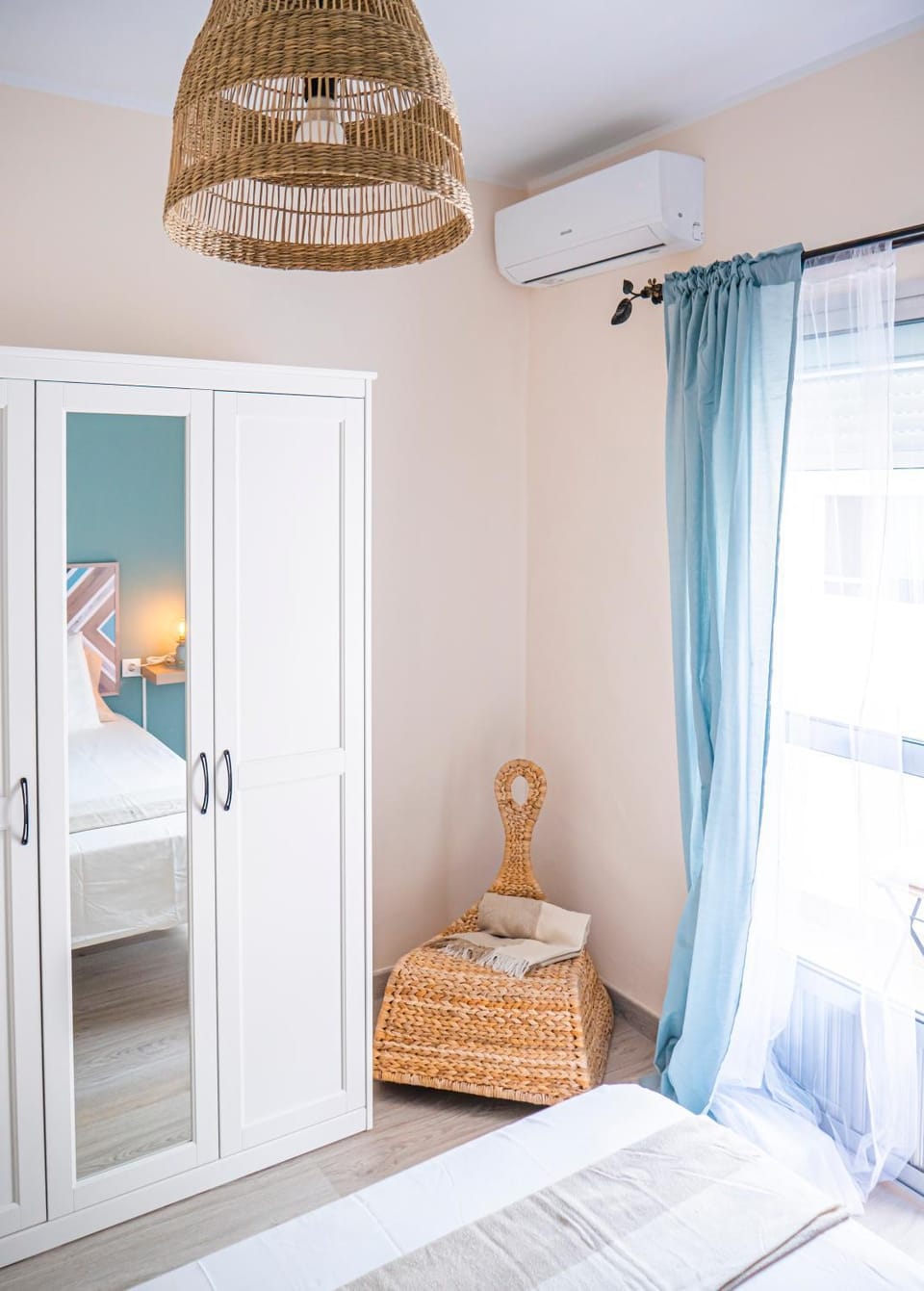 Bedroom, air conditioner