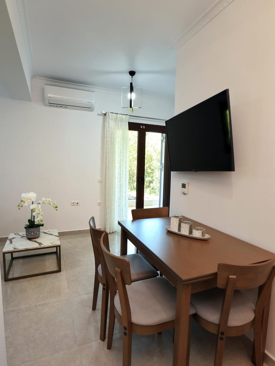 TV and multimedia, Dining area
