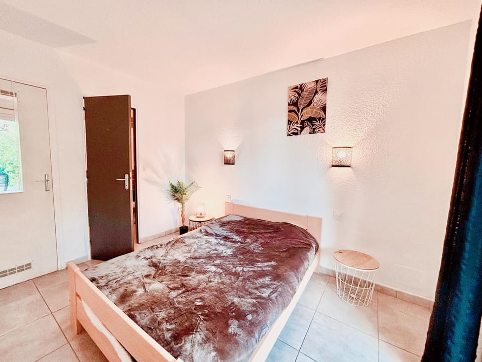 Bedroom, Garden view