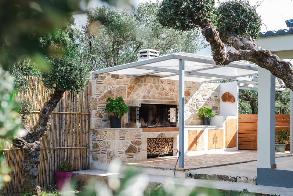 Patio, BBQ facilities