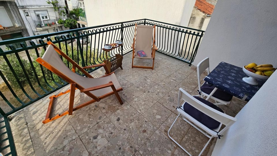 Balcony/Terrace, Seating area, Sunrise, Quiet street view, sunbed