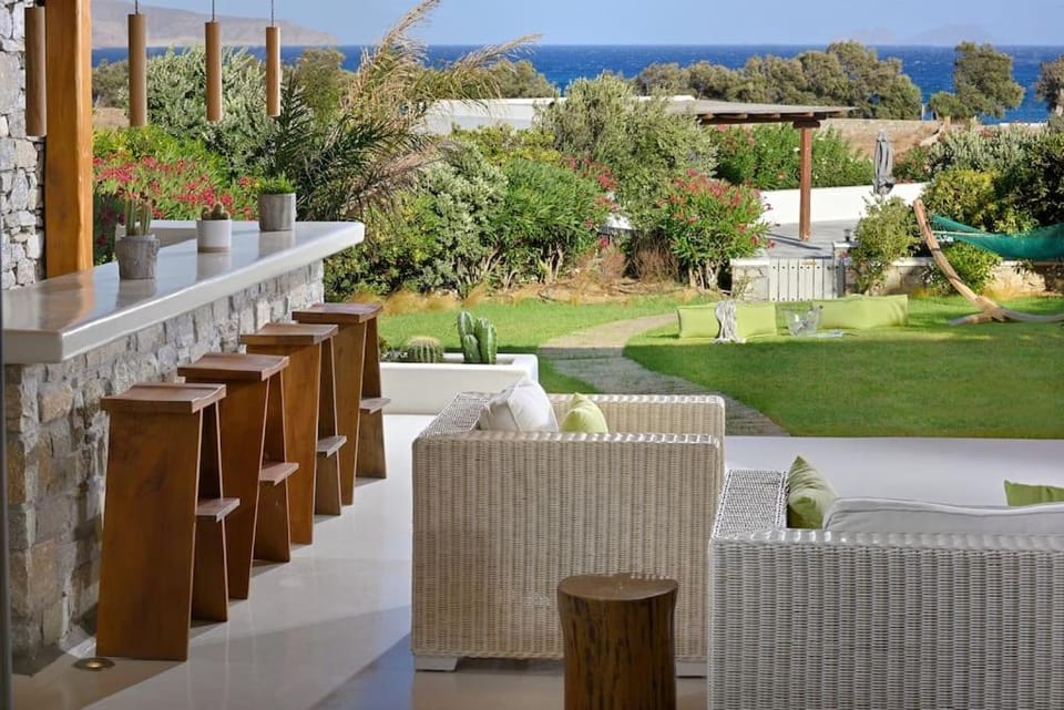 Lounge or bar, Seating area, Garden view, Sea view