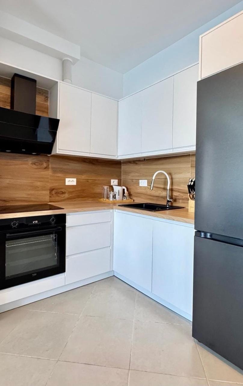 Kitchen or kitchenette, oven, stove
