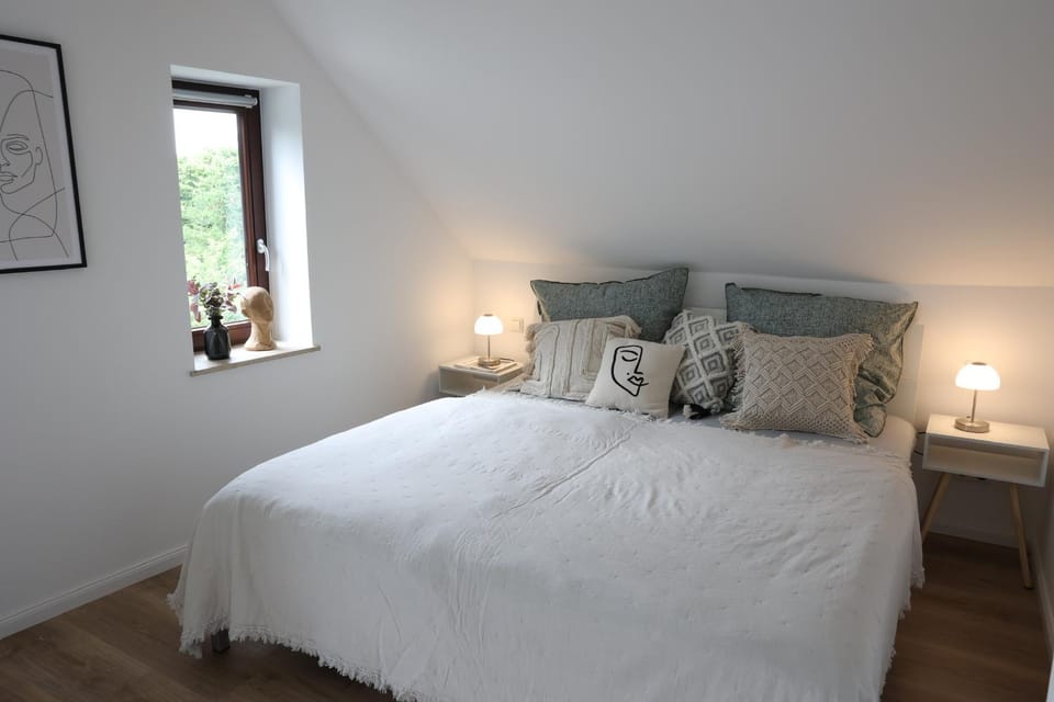 Bed, Bedroom
