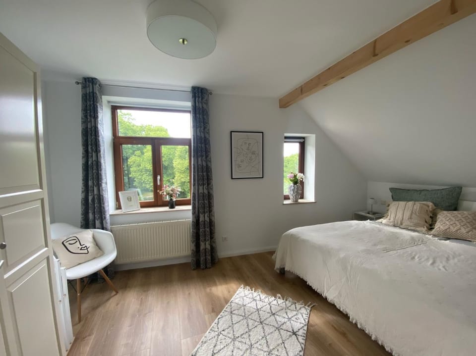 Bed, Bedroom