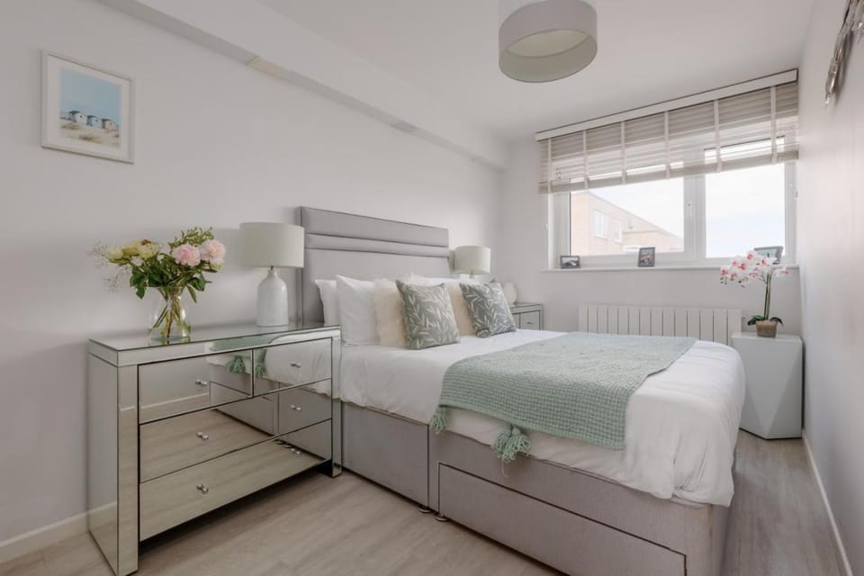 Seaview Retreat by Grandeur Property Apartment in Bournemouth