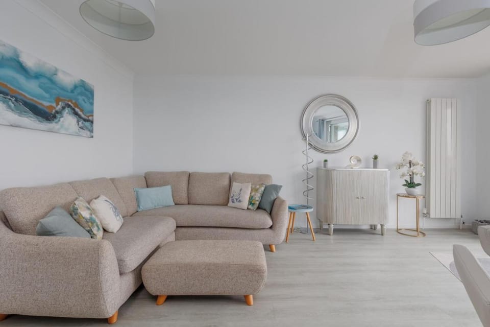 Seaview Retreat by Grandeur Property Apartment in Bournemouth