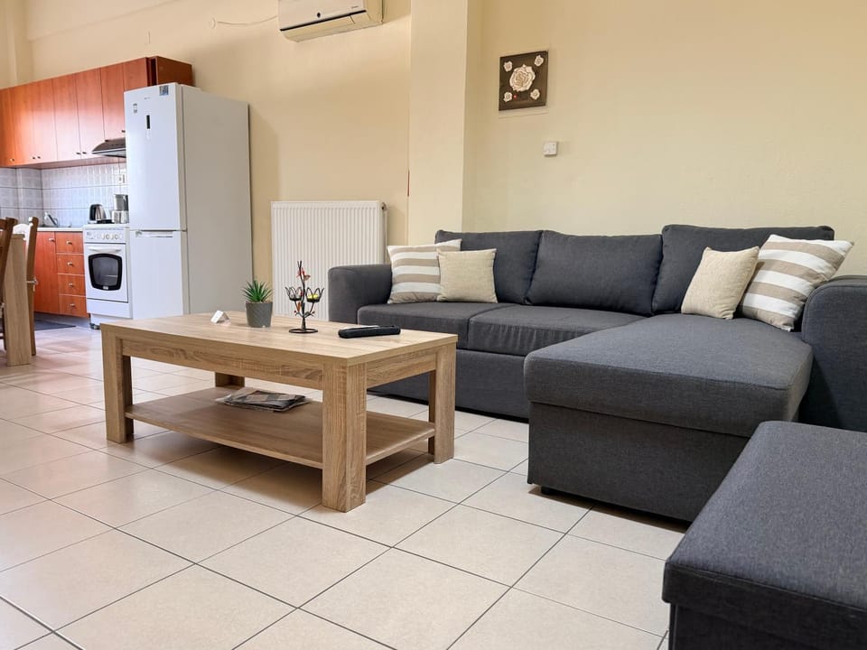 Kitchen or kitchenette, Living room, Seating area, Dining area, oven, air conditioner