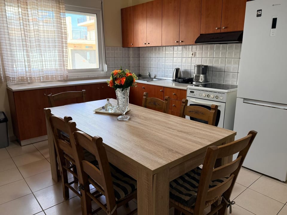 Kitchen or kitchenette, Dining area, oven, stove, toaster