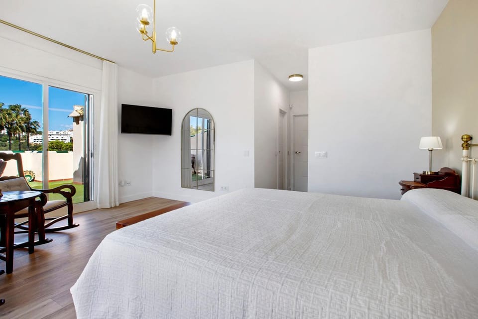 Living room, Bedroom