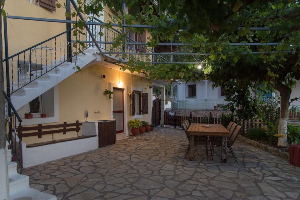 Property building, Patio, Day, View (from property/room), Balcony/Terrace, Dining area