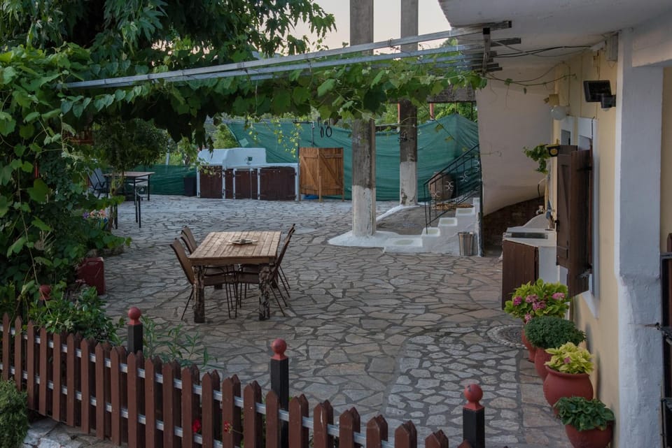 Property building, Patio, Day, Garden, Dining area, Garden view