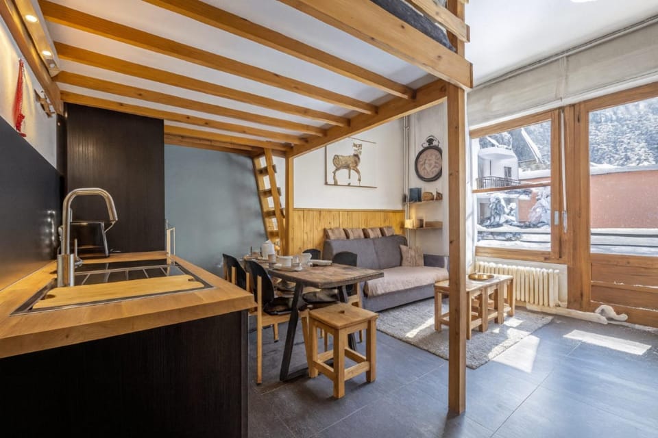 Warm Haven in Chamonix With balcony Apartment in Chamonix