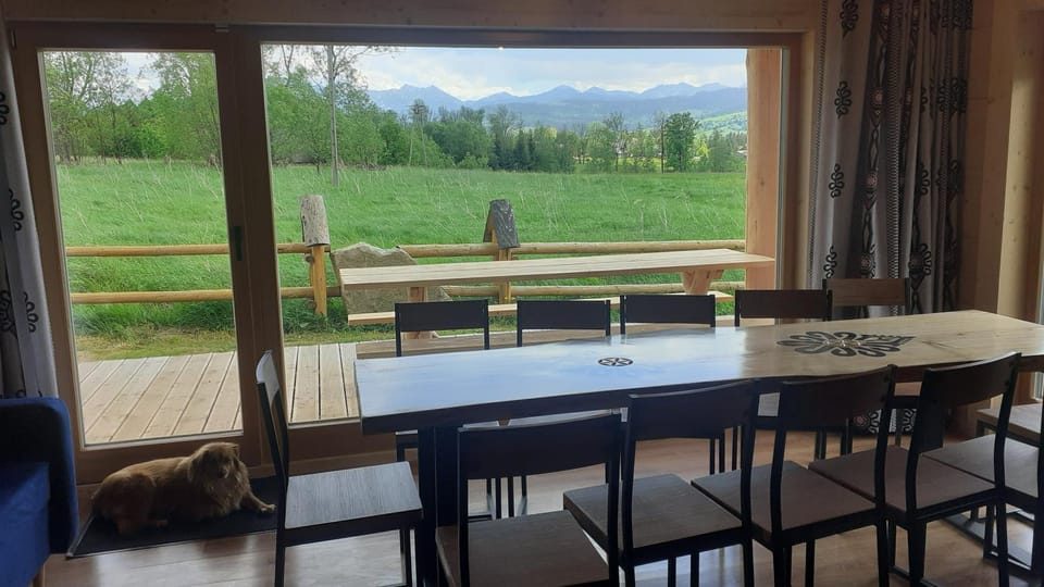 Day, Natural landscape, Living room, Dining area, Mountain view