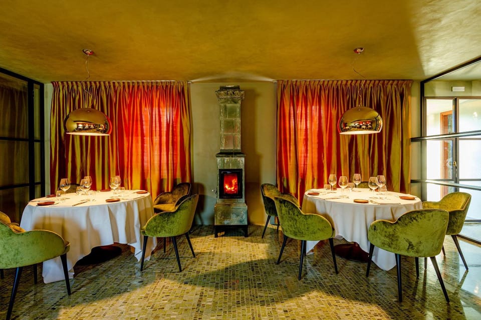 Restaurant/places to eat, Dining area