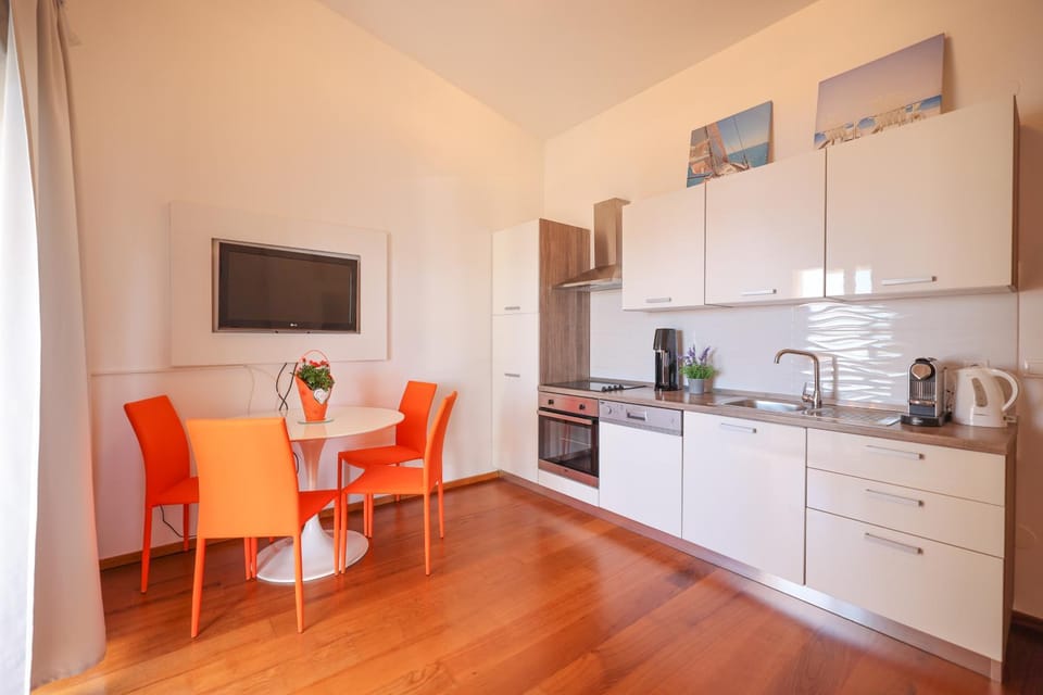 TV and multimedia, Coffee/tea facilities, Kitchen or kitchenette, Dining area, pet friendly