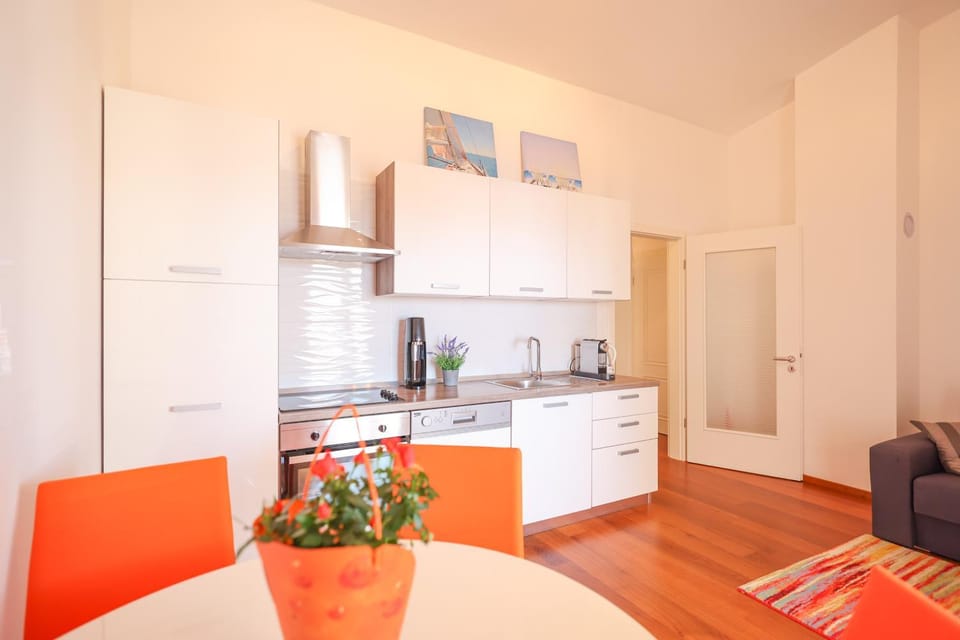 Kitchen or kitchenette, Seating area, pet friendly
