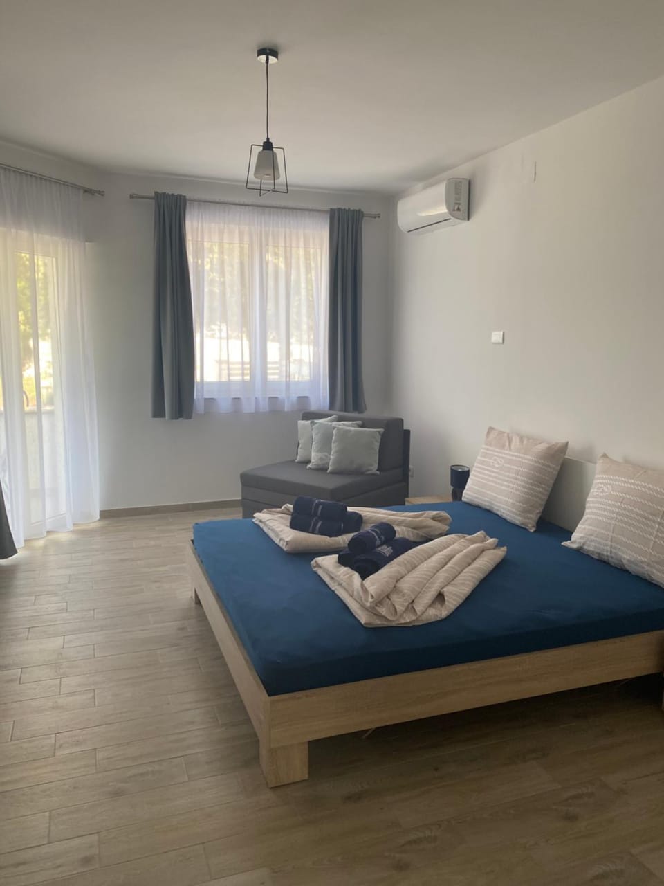 Photo of the whole room