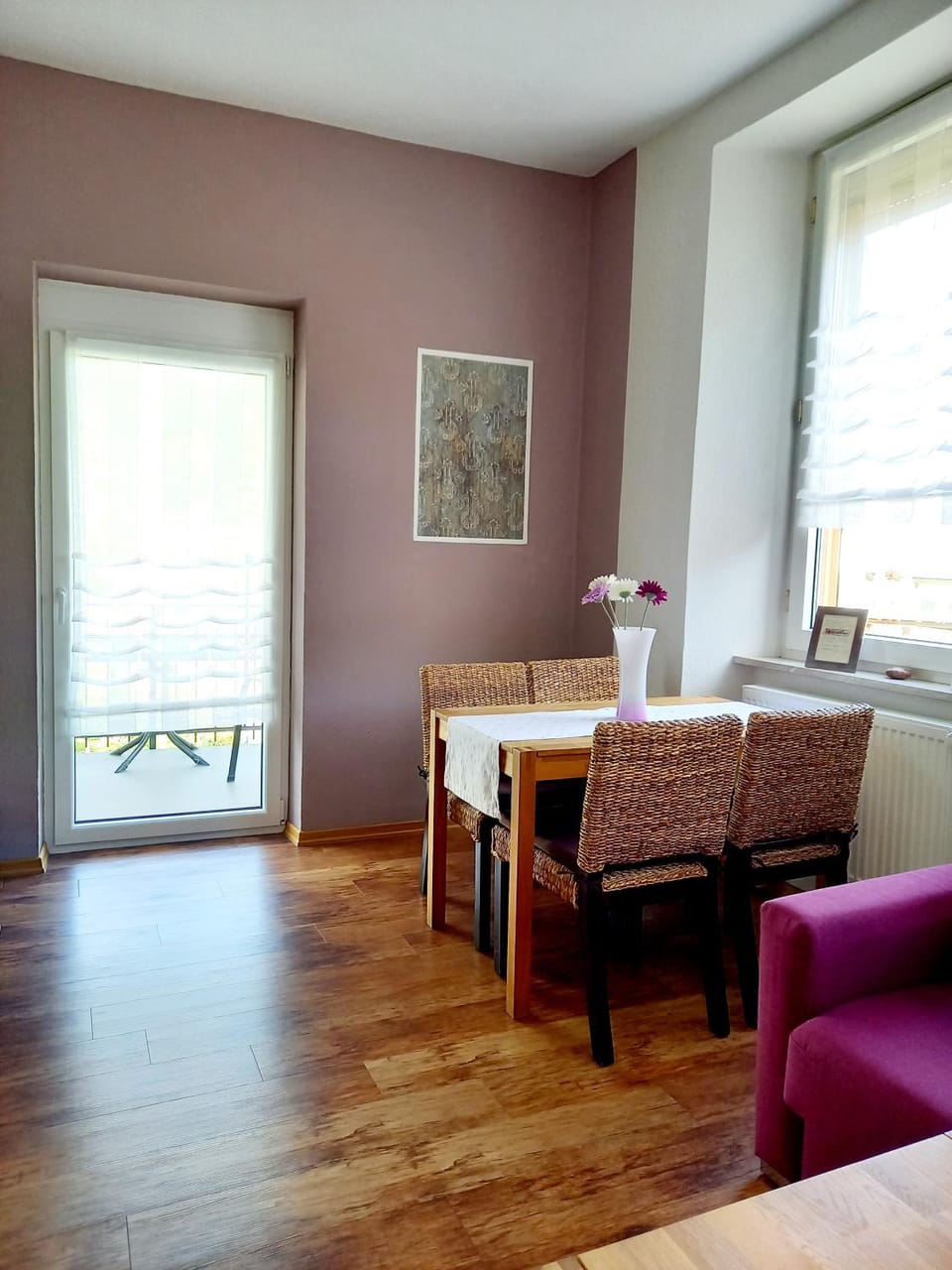 Seating area, Dining area