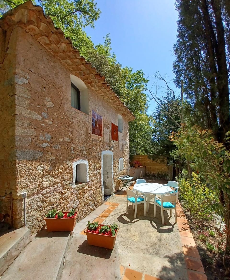 Patio, Facade/entrance, Dining area