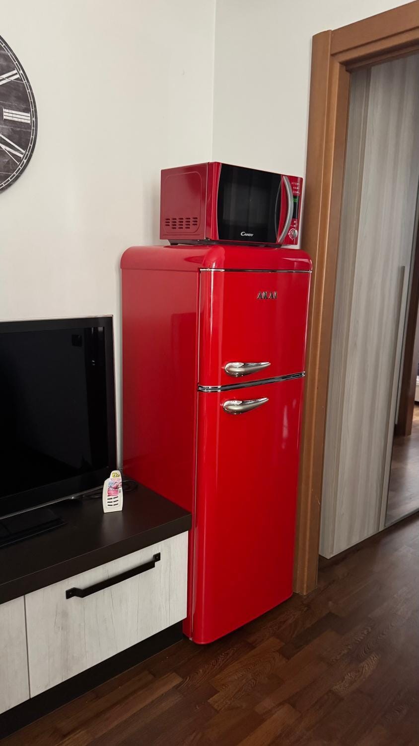 minibar, oven