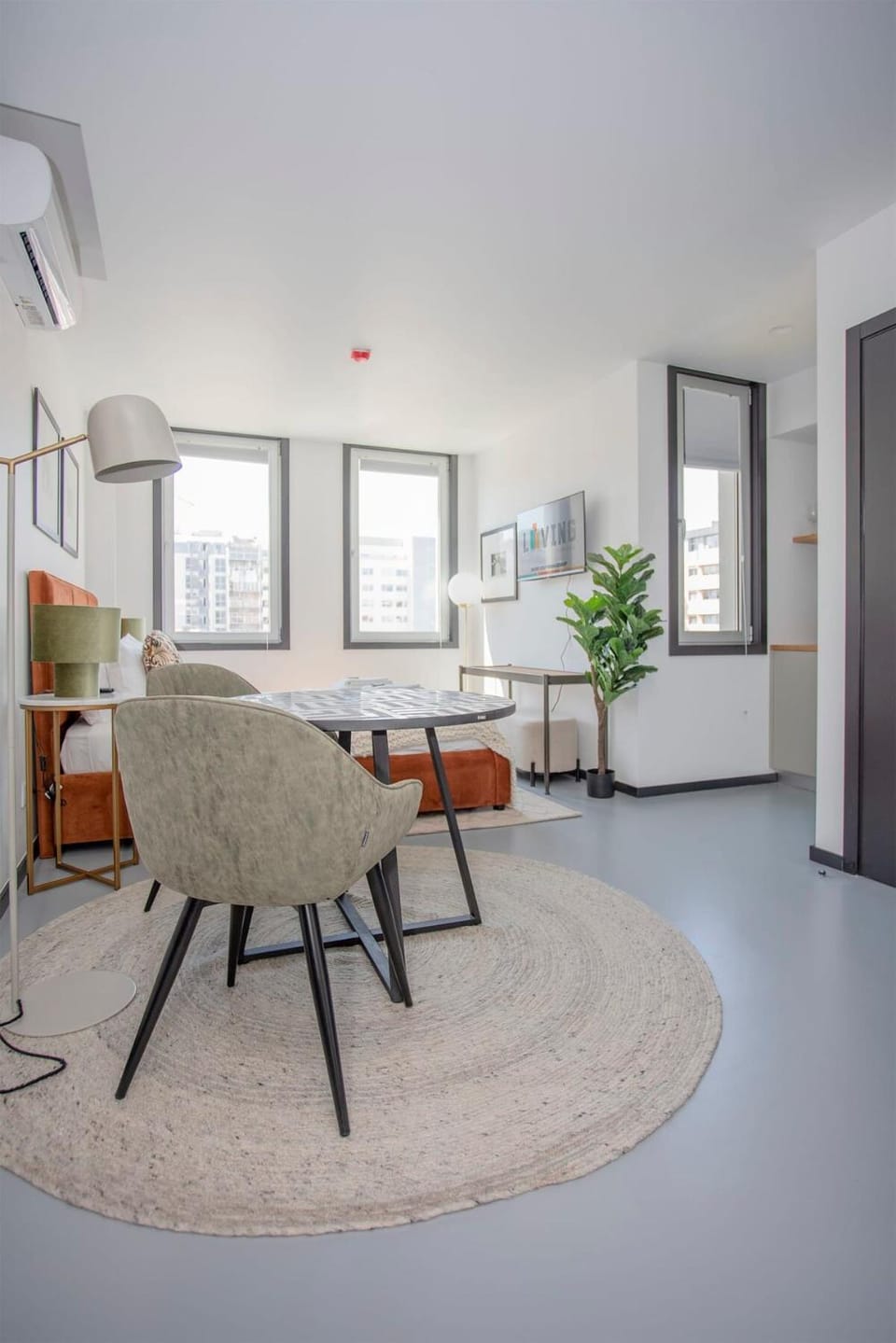 Liiiving in Porto - City Design Studios Apartment in Porto