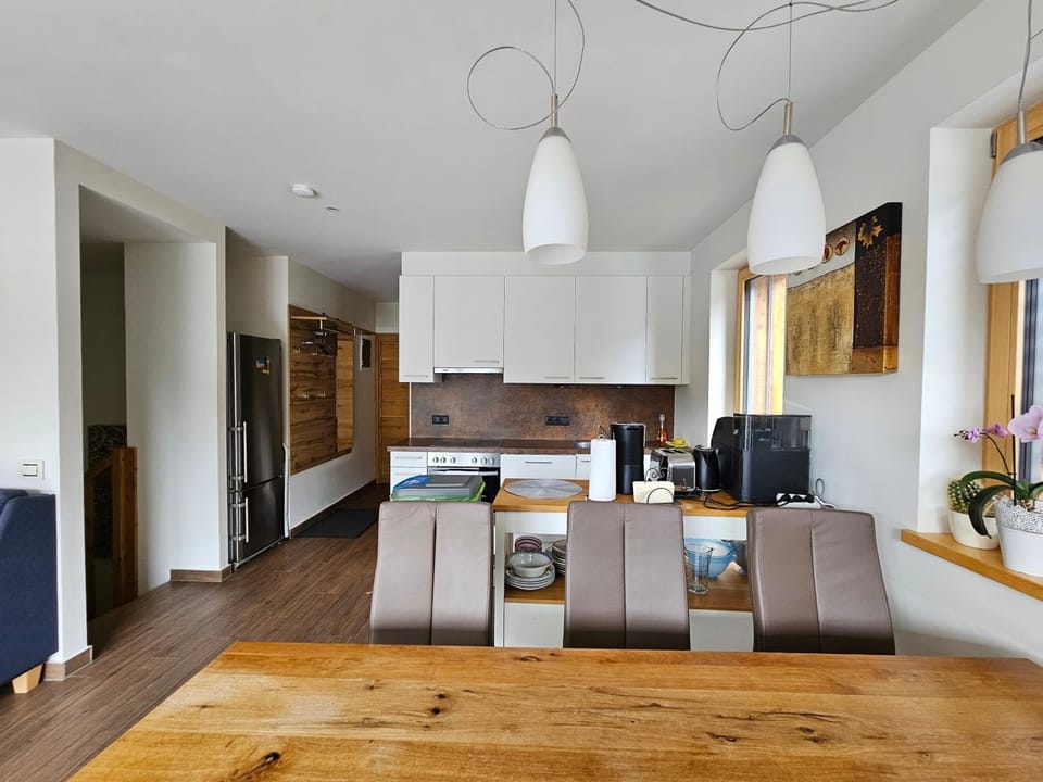Kitchen or kitchenette, Living room