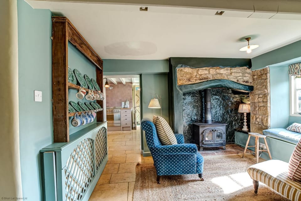 Living room, Seating area, fireplace