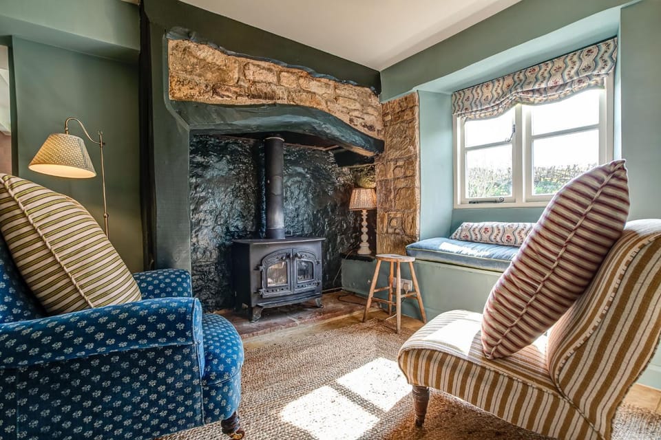 Living room, Seating area, fireplace