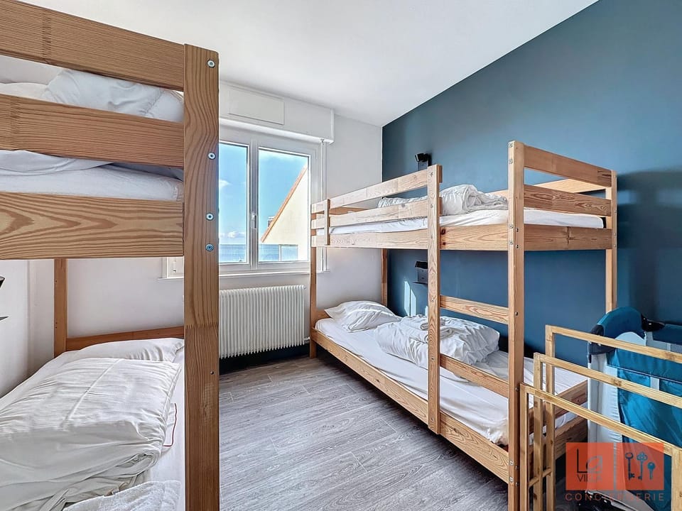 Photo of the whole room, bunk bed