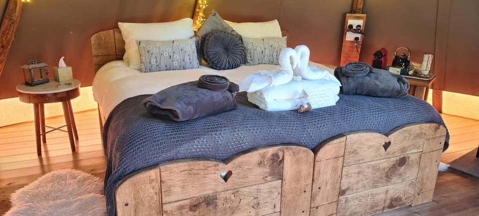 Scaldersitch Farm Boutique Glamping Tipi with private wood fired hot tub Luxury tent in Staffordshire Moorlands District