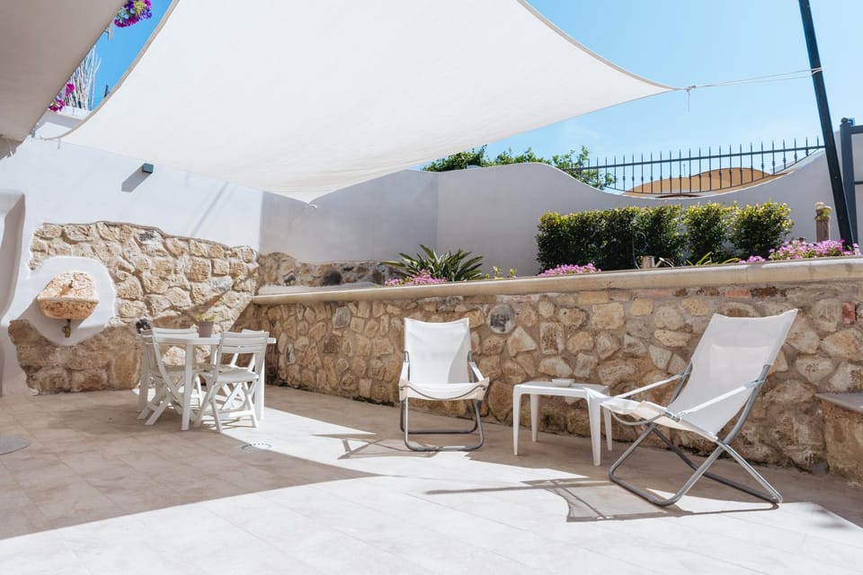 Balcony/Terrace, sunbed