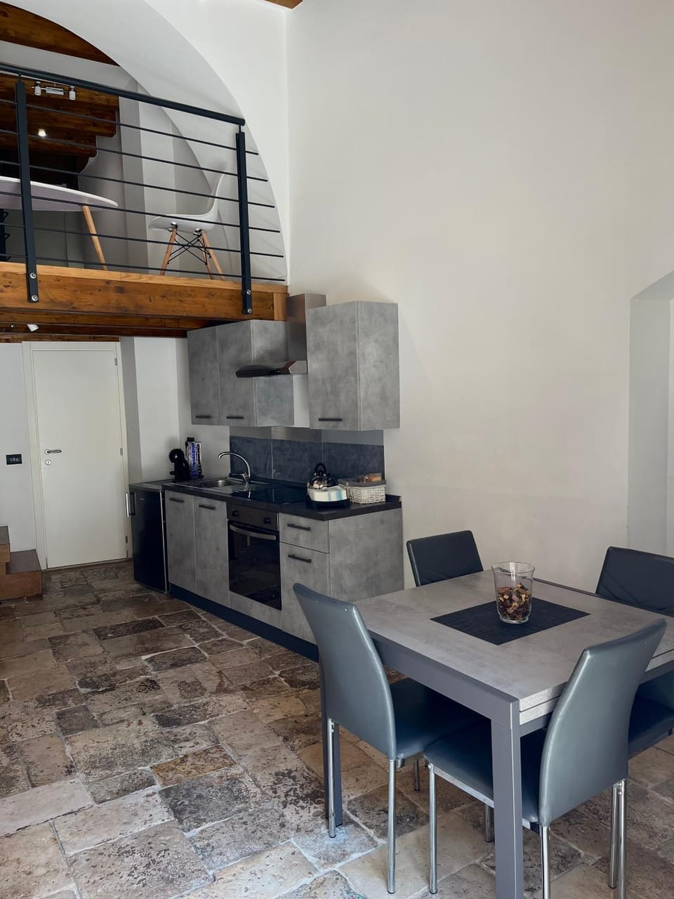 Dining area, oven, stove