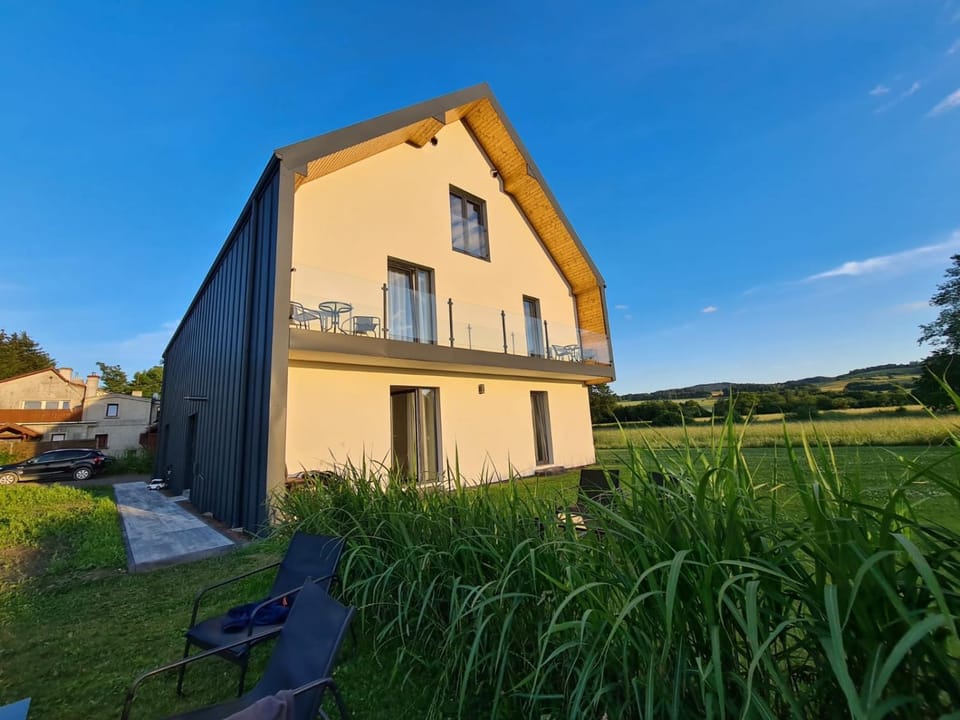Apartamenty Boczna 3B z sauną i balią Apartment in Lower Silesian Voivodeship