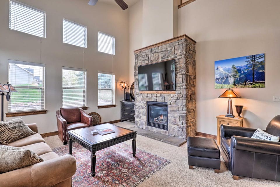 Midway Ski/Snowboard & Mountain Adventure Hub House in Midway
