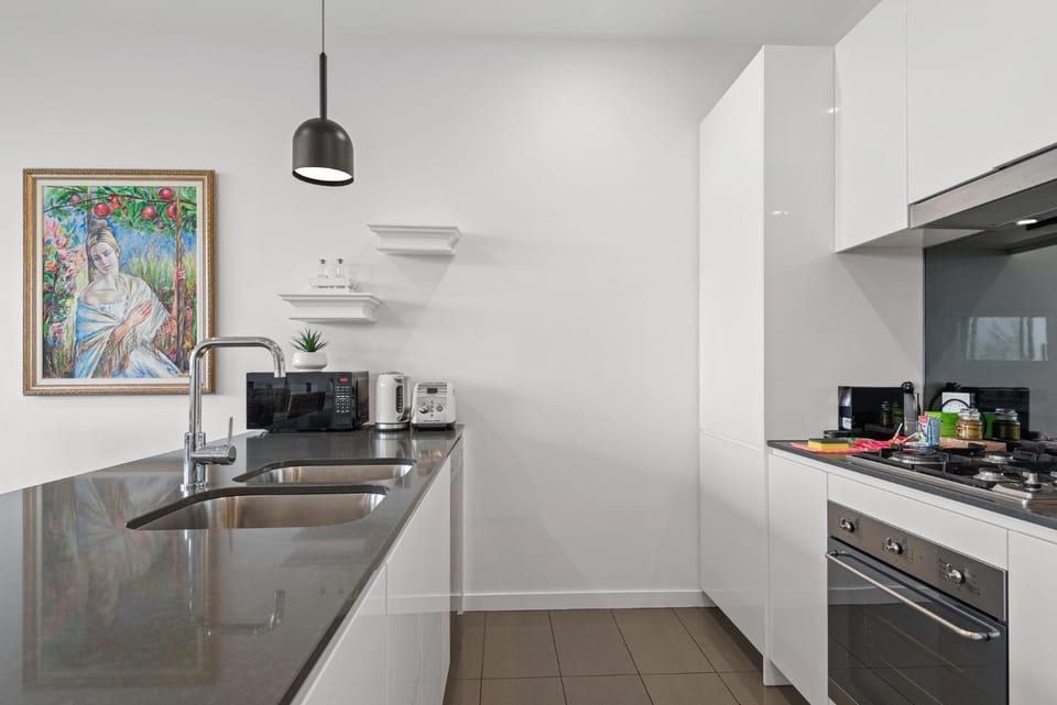 A taste of paradise in inner city suburbia Apartment in Melbourne