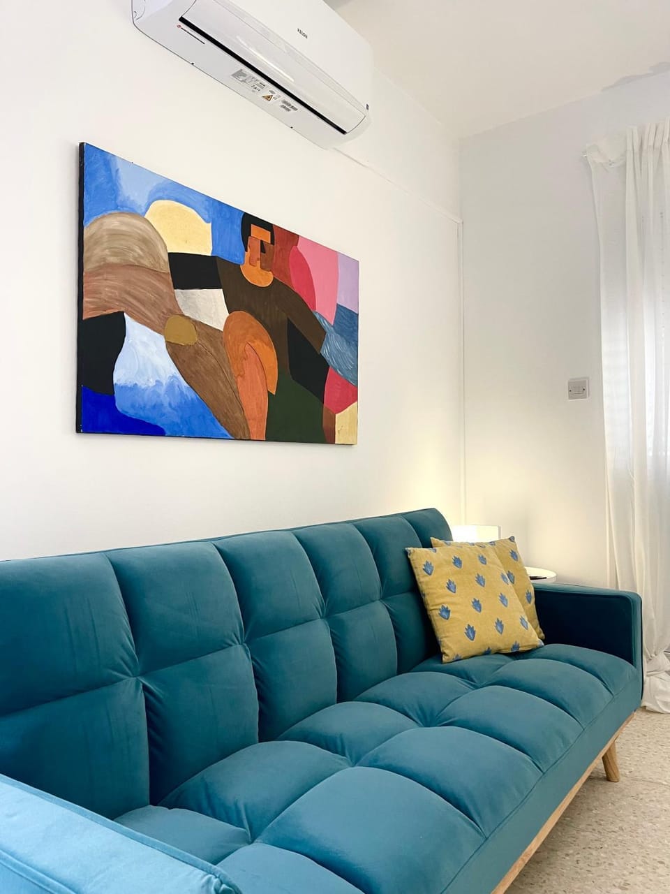 Living room, Seating area, air conditioner
