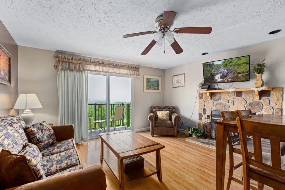 TV and multimedia, Balcony/Terrace, Living room, Seating area, Mountain view, fireplace, furniture