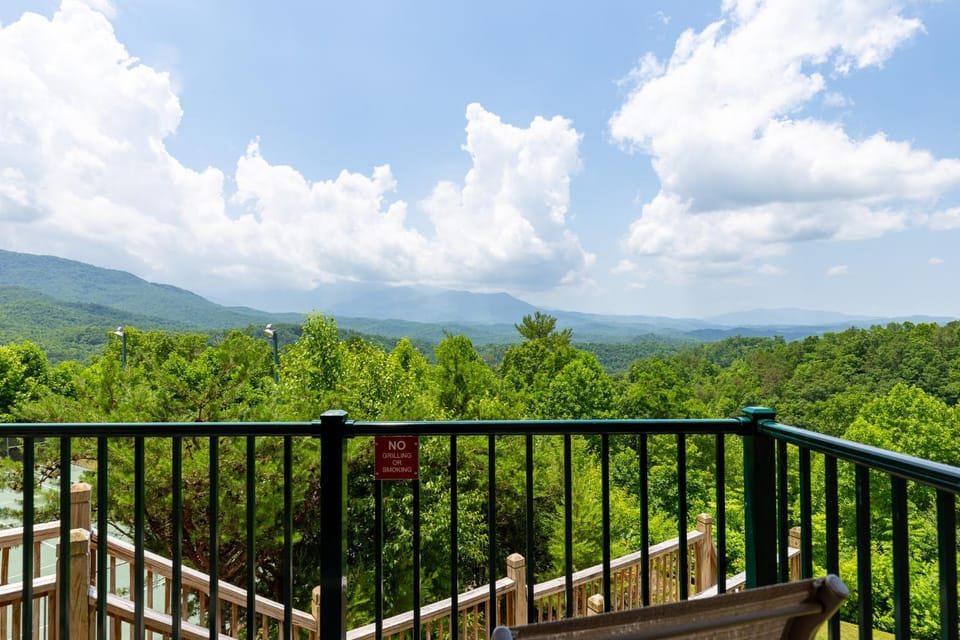 Balcony/Terrace, Mountain view