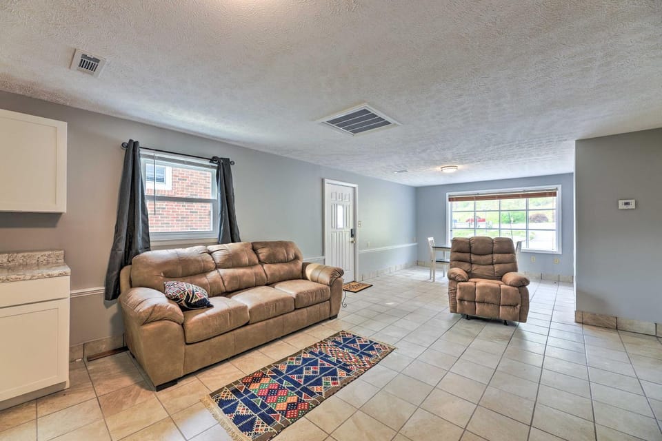 'Loretta' Sun-Kissed Apt on Country Music Hwy Apartment in Kentucky