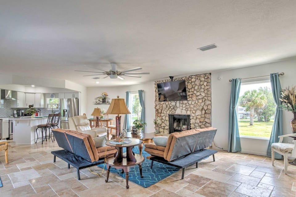 Remodeled Retreat on Homosassa River Canal! House in Homosassa